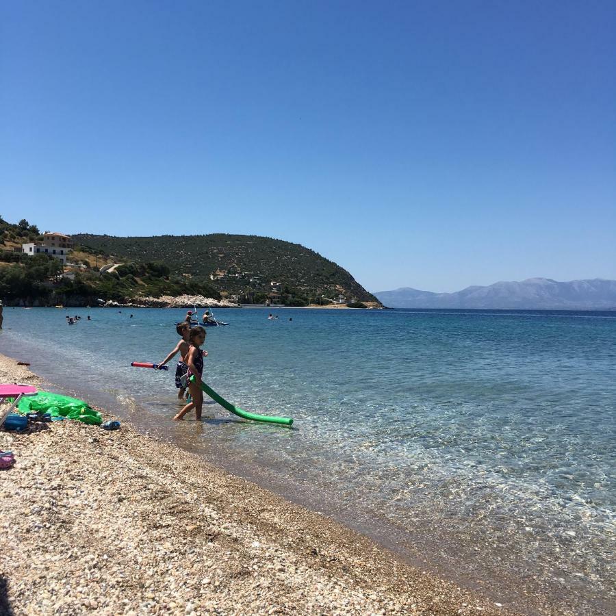Вилла Eratous Seaside House Agii Dimitrios ke Panteleimon Экстерьер фото